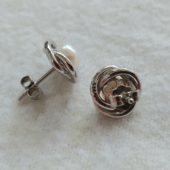 Freshwater pearl earrings in sterling silver basket wrap - Picture 3 of 4